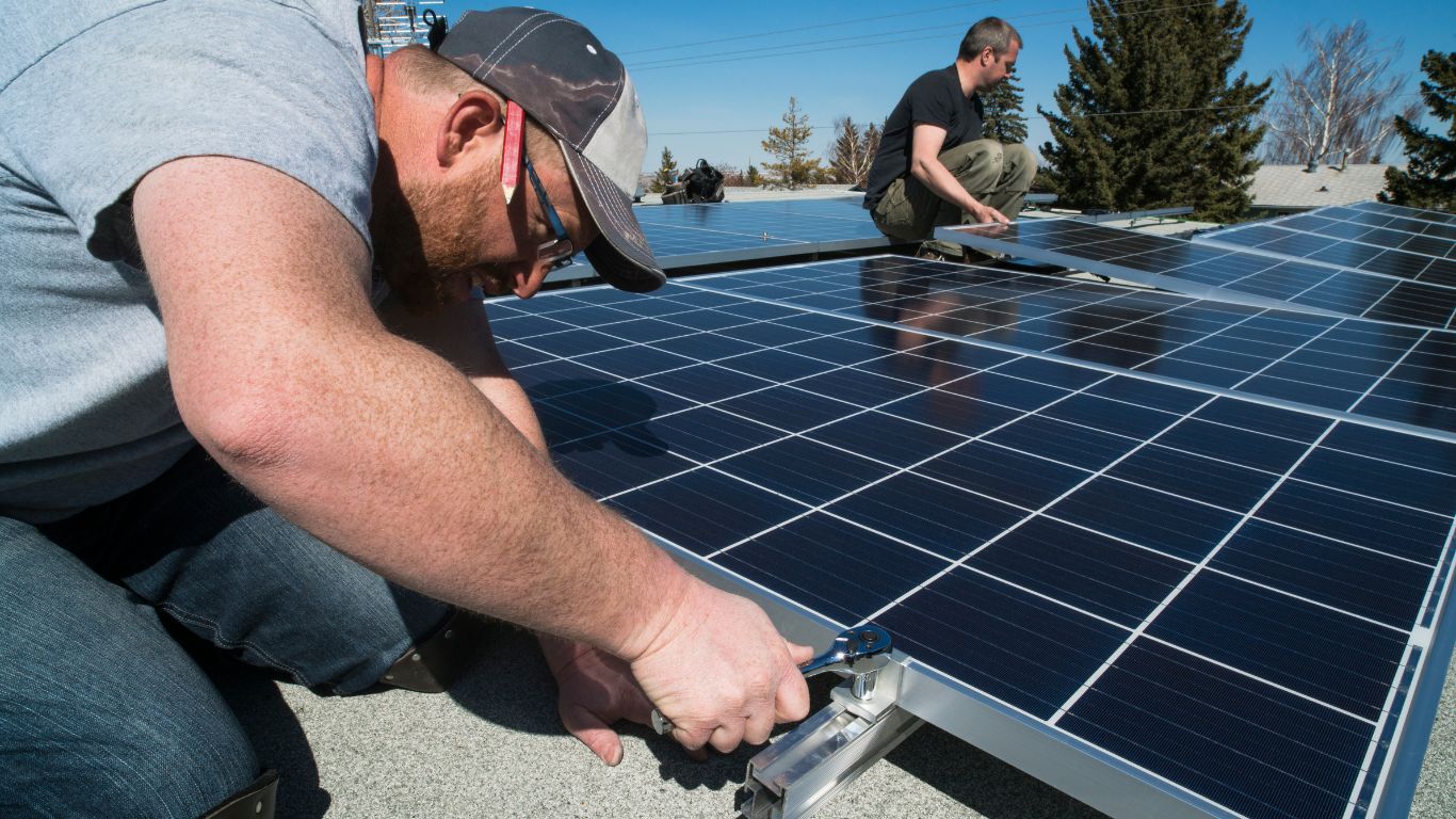 solar contractors installing solar panels